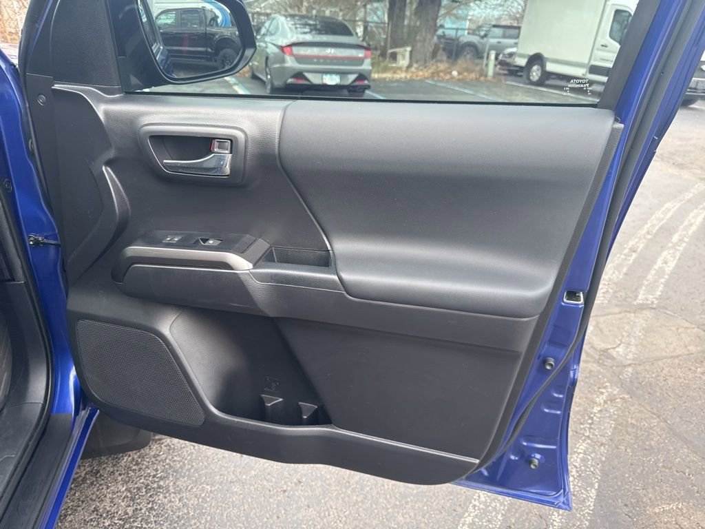 Used 2022 Toyota Tacoma TRD Sport w/ Technology Package AWD/4WD image 32