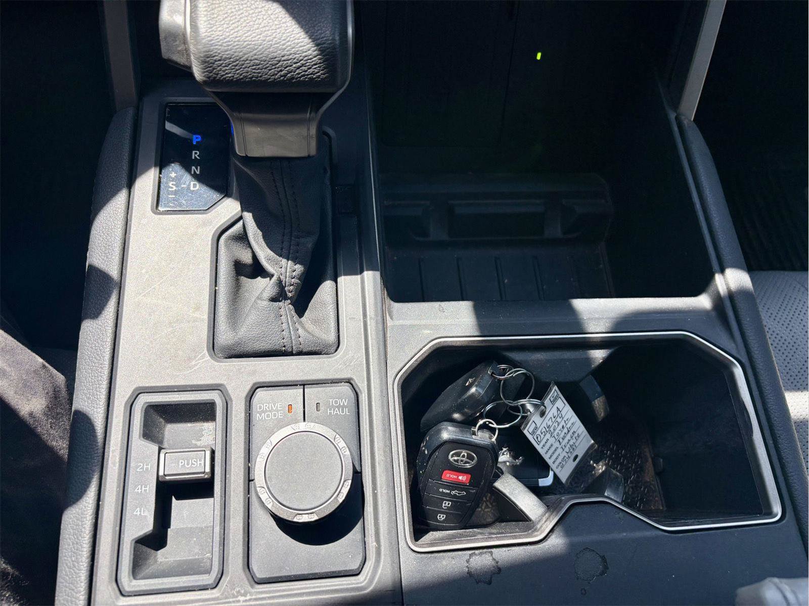 Used 2024 Toyota Tundra Limited AWD/4WD image 17
