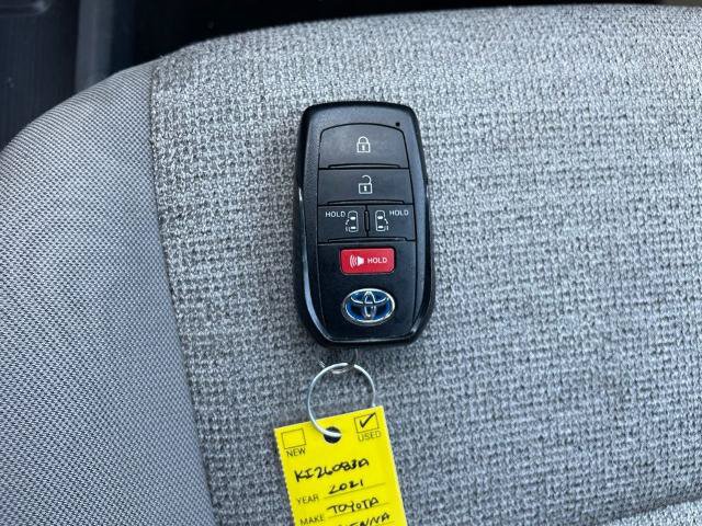 Used 2021 Toyota Sienna LE FWD image 22