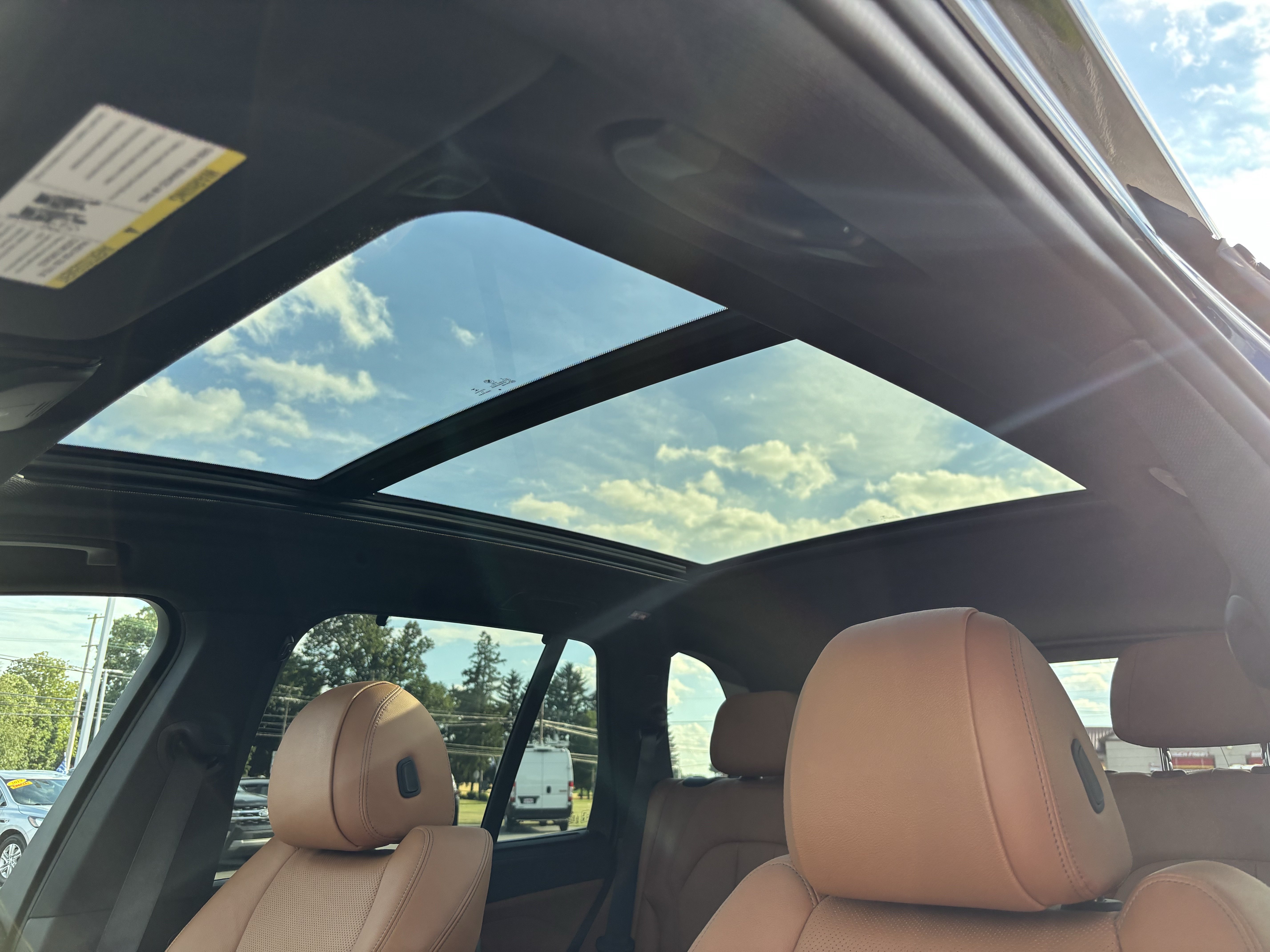 Used 2022 BMW X5 xDrive40i w/ M Sport Package AWD/4WD image 16