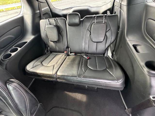 Used 2025 Chrysler Pacifica Select FWD image 19
