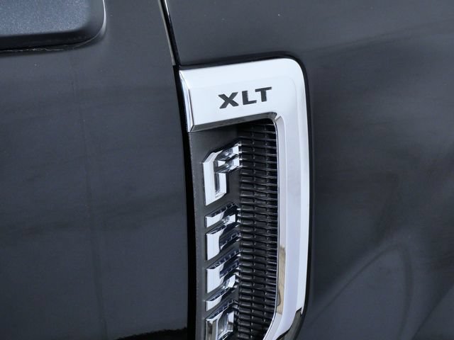 Certified 2022 Ford F250 XLT w/ Black Appearance Package AWD/4WD image 7