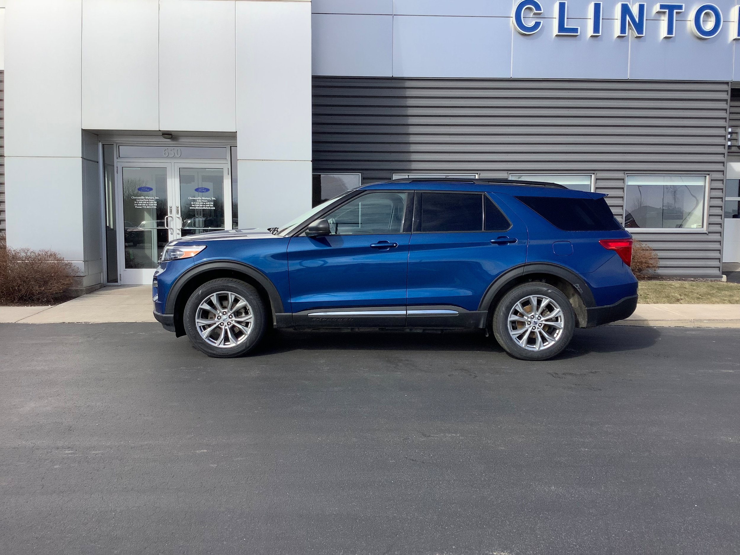 Certified 2023 Ford Explorer XLT w/ Equipment Group 202A AWD/4WD image 2