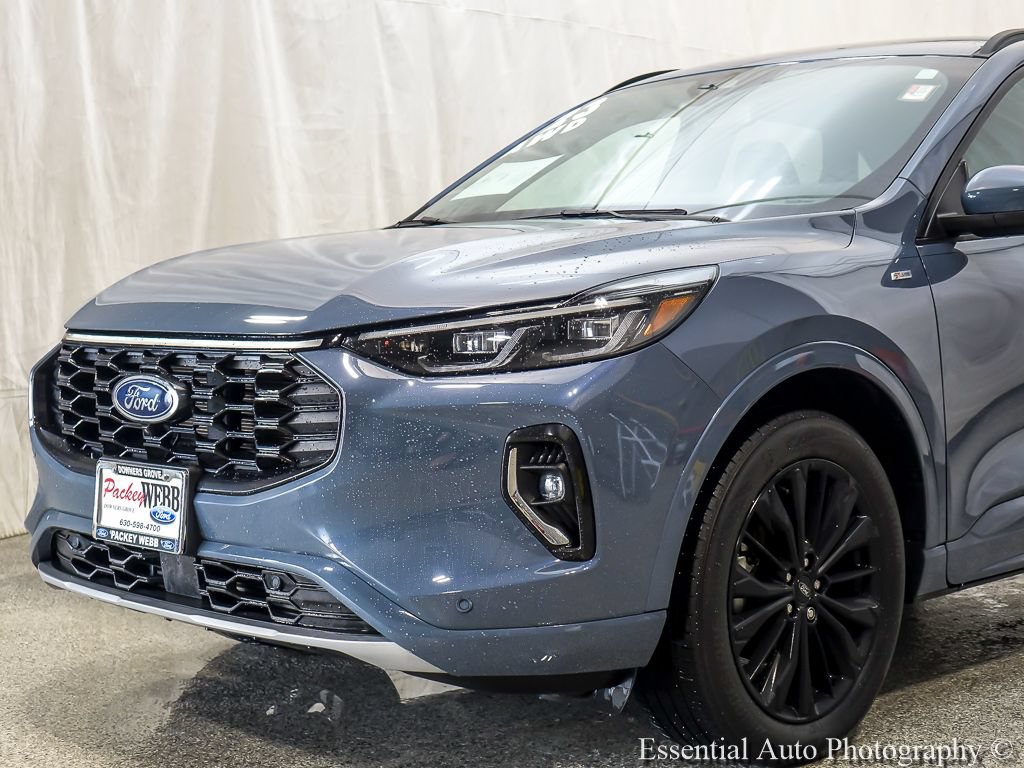 Certified 2023 Ford Escape ST-Line Elite AWD/4WD image 3