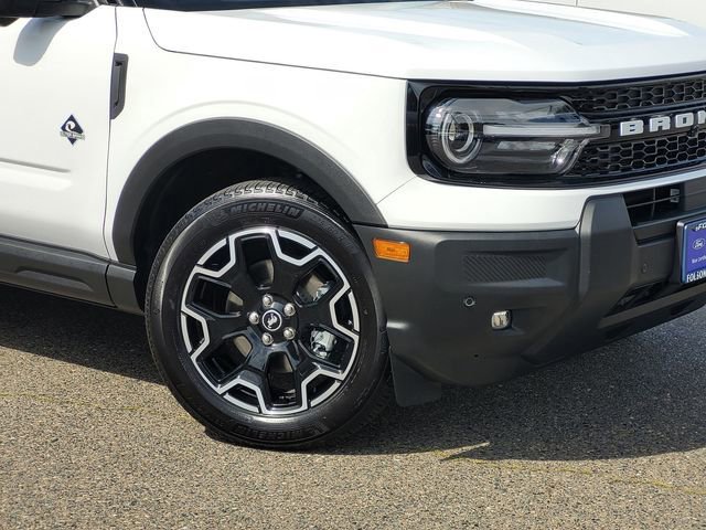 Certified 2025 Ford Bronco Sport Outer Banks w/ Outer Banks Tech Package+ AWD/4WD image 2