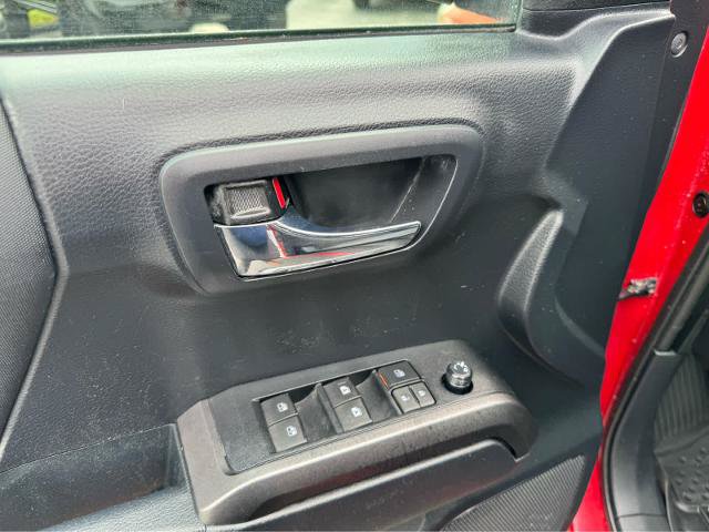 Used 2019 Toyota Tacoma TRD Off-Road AWD/4WD image 14