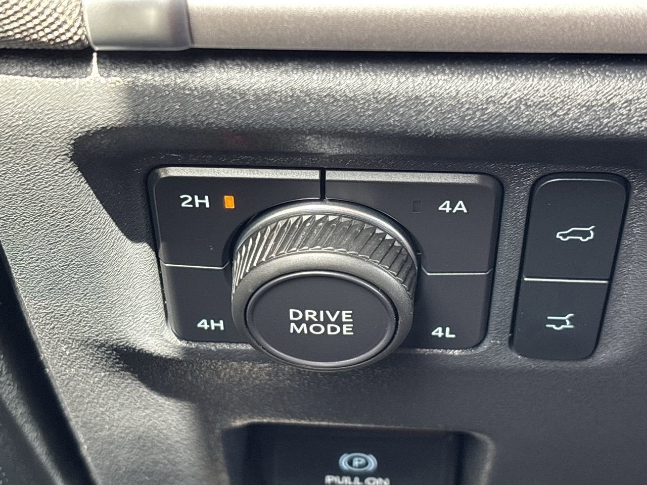 Certified 2025 Ford Expedition Active AWD/4WD image 33
