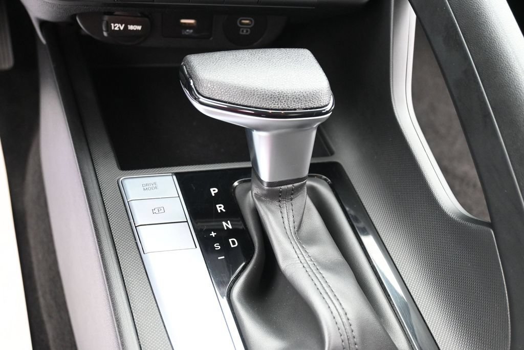 Used 2024 Hyundai Elantra SEL FWD image 13