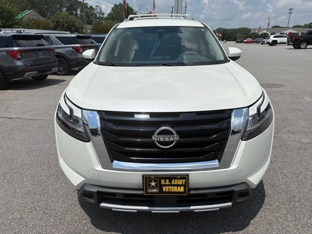 Used 2023 Nissan Pathfinder SL AWD/4WD image 2