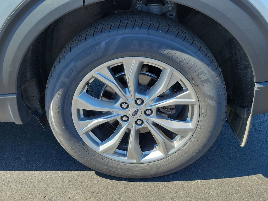 Certified 2023 Ford Explorer XLT w/ Equipment Group 202A AWD/4WD image 5