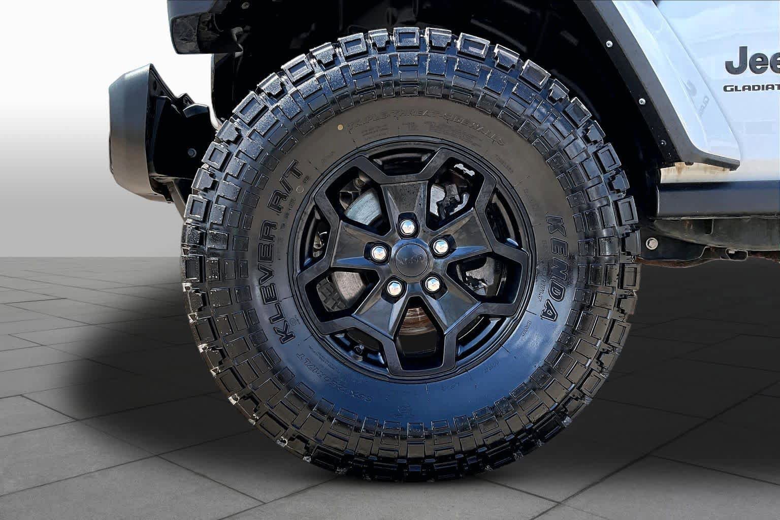 Used 2023 Jeep Gladiator Sport AWD/4WD image 11