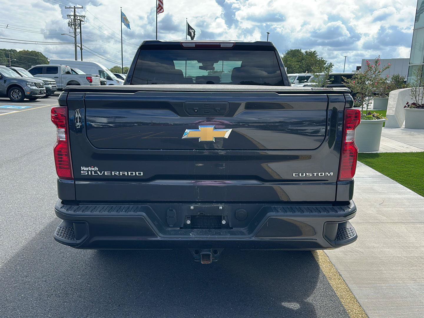 Used 2023 Chevrolet Silverado 1500 Custom AWD/4WD image 6