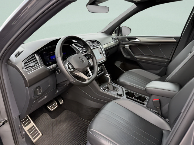 Used 2024 Volkswagen Tiguan SE R-Line AWD/4WD image 4