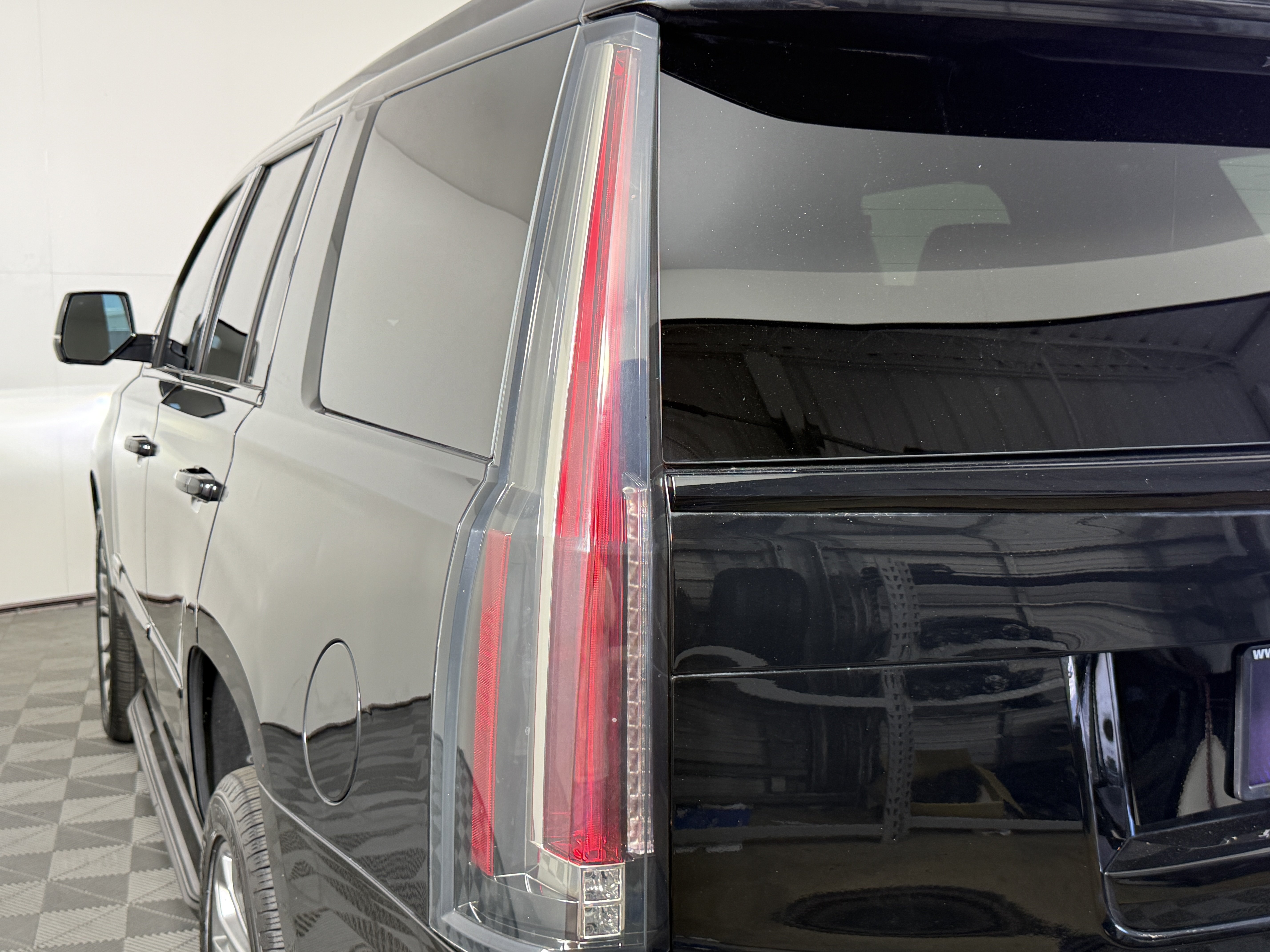Used 2020 Cadillac Escalade Luxury RWD image 8