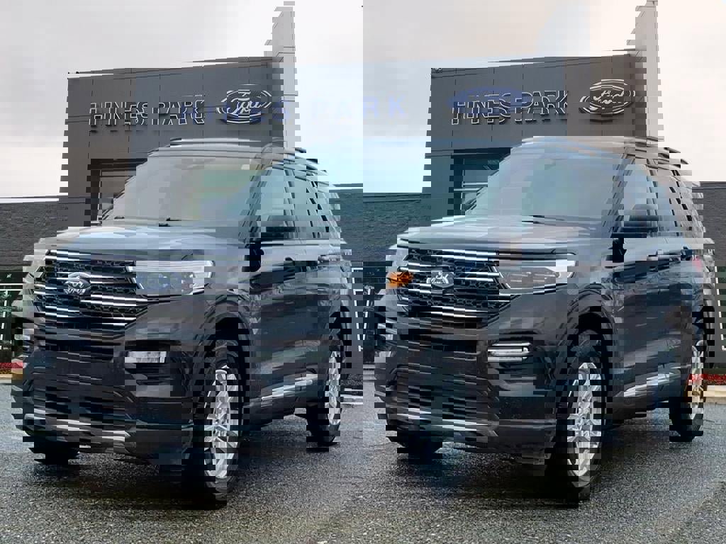Certified 2023 Ford Explorer XLT w/ Equipment Group 202A image 3
