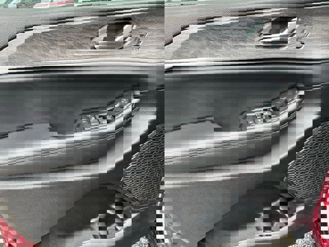 Used 2024 Jeep Grand Cherokee Limited w/ Black Appearance Package image 14