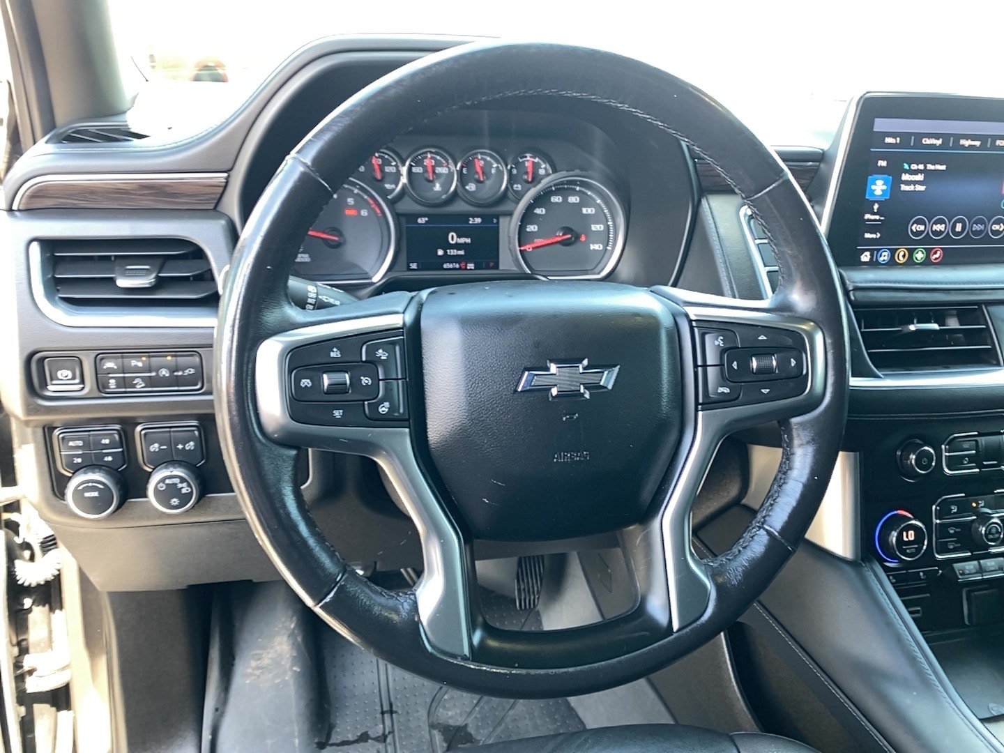 Used 2021 Chevrolet Tahoe Z71 w/ Luxury Package AWD/4WD image 13