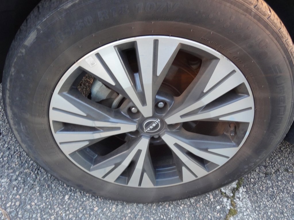 Used 2022 Nissan Rogue SV image 12