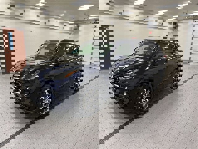 Used 2024 Toyota Highlander XLE image 3