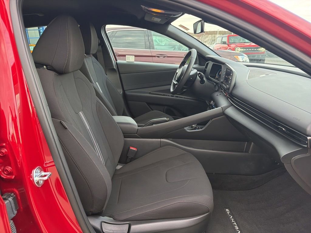 Used 2025 Hyundai Elantra Sport image 37