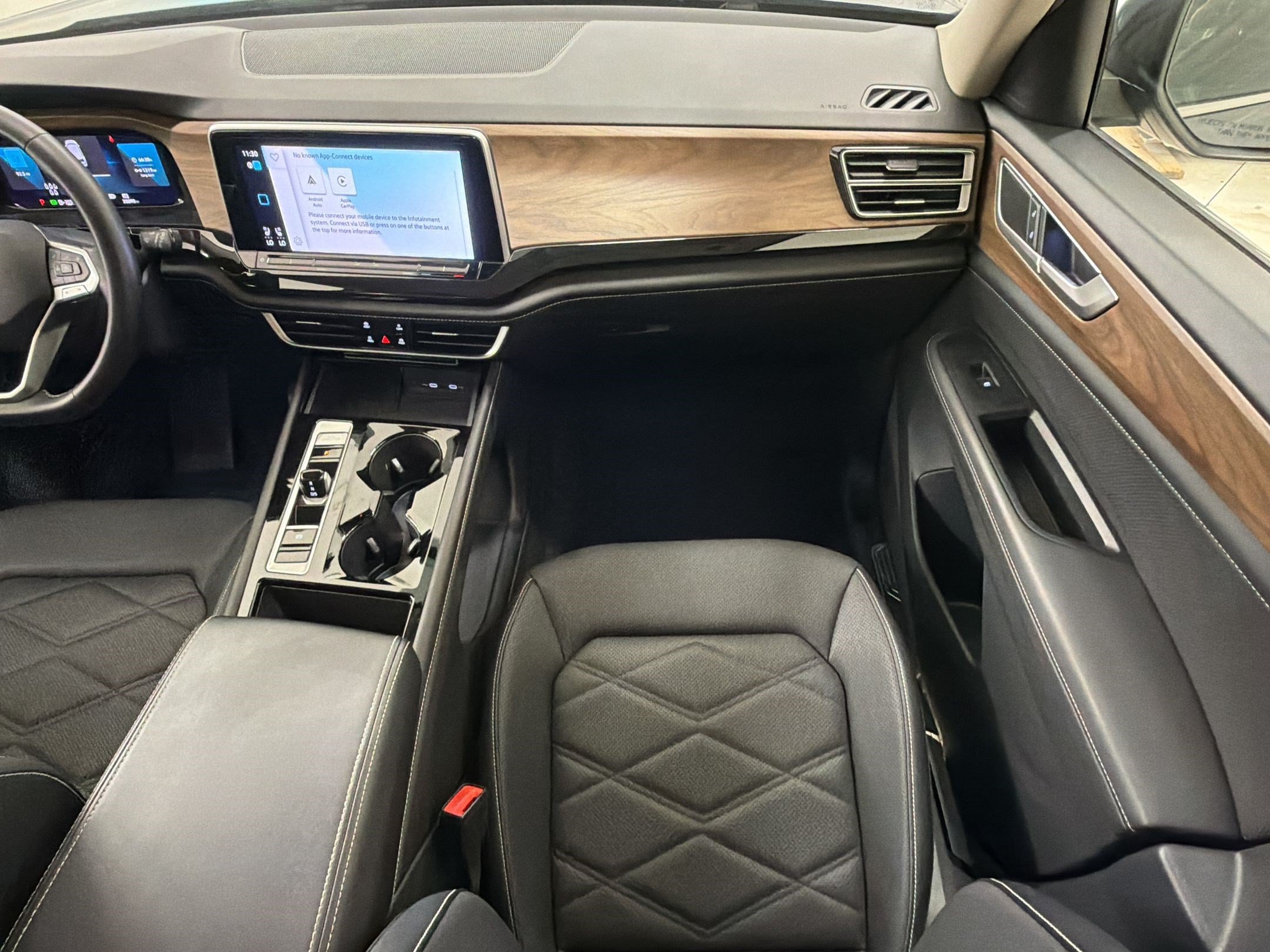 Used 2025 Volkswagen Atlas SE FWD image 31