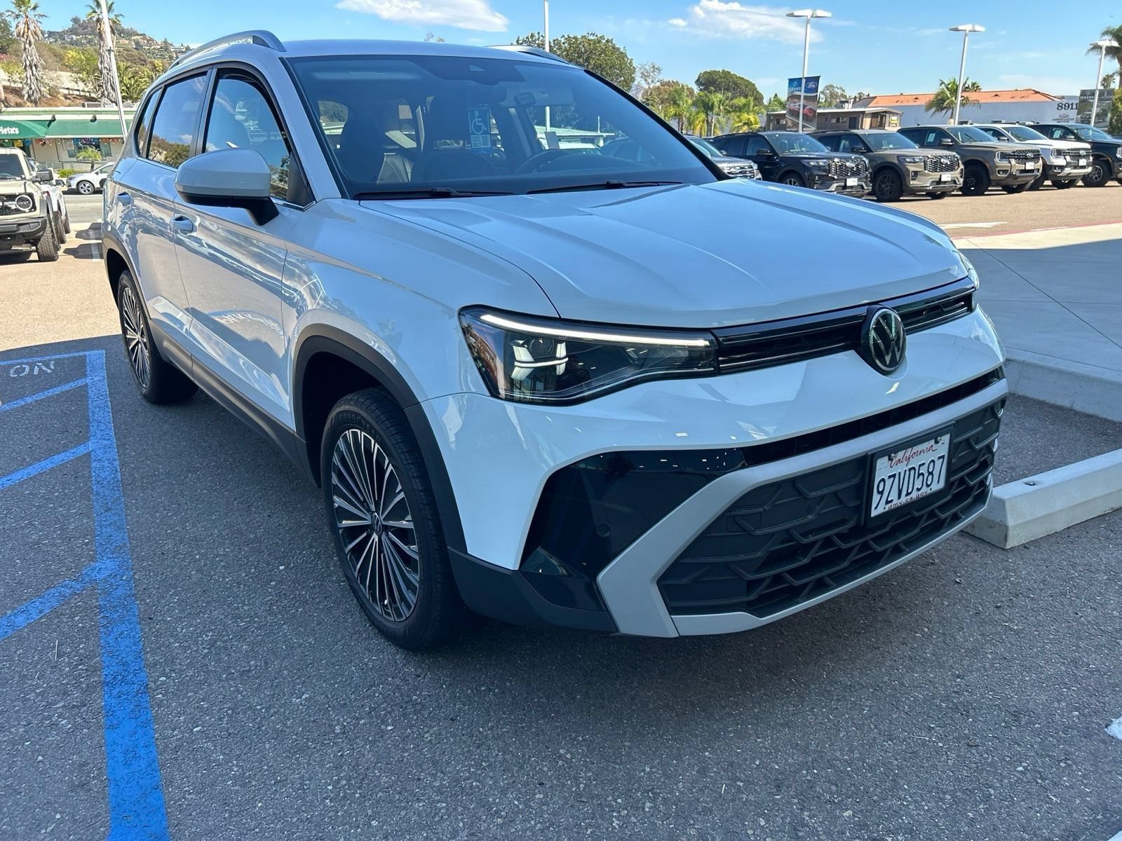 Used 2025 Volkswagen Taos SE FWD image 11