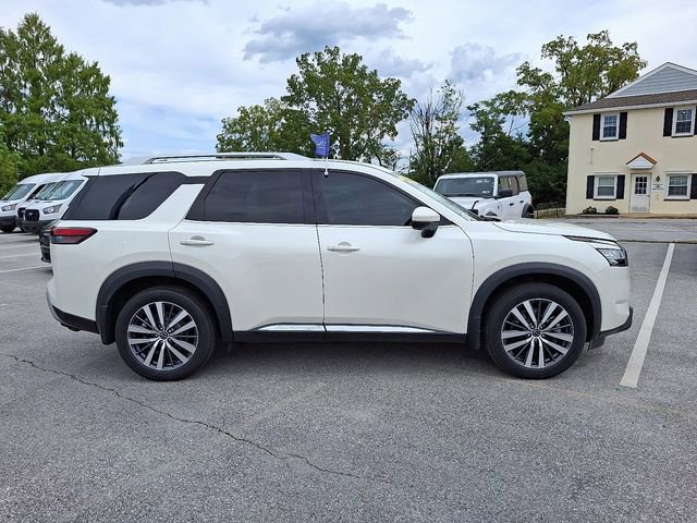 Used 2022 Nissan Pathfinder Platinum image 13