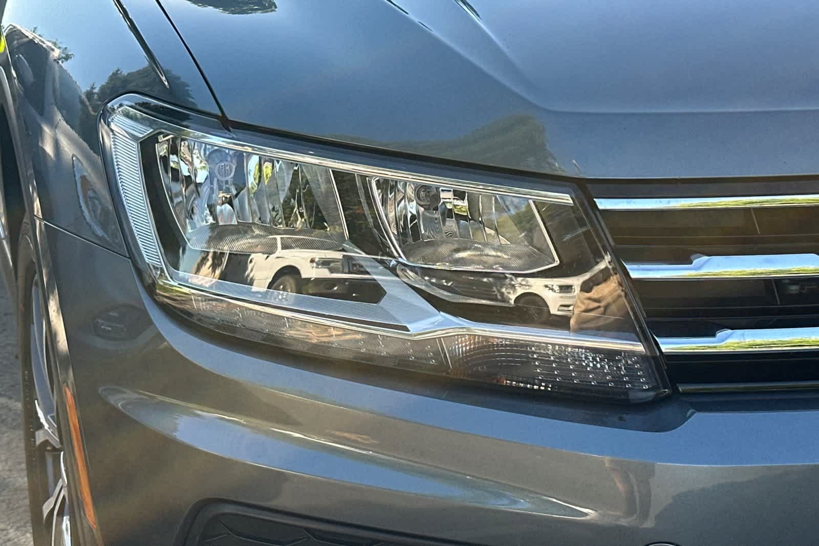 Used 2020 Volkswagen Tiguan SE w/ Panoramic Sunroof Package FWD image 9