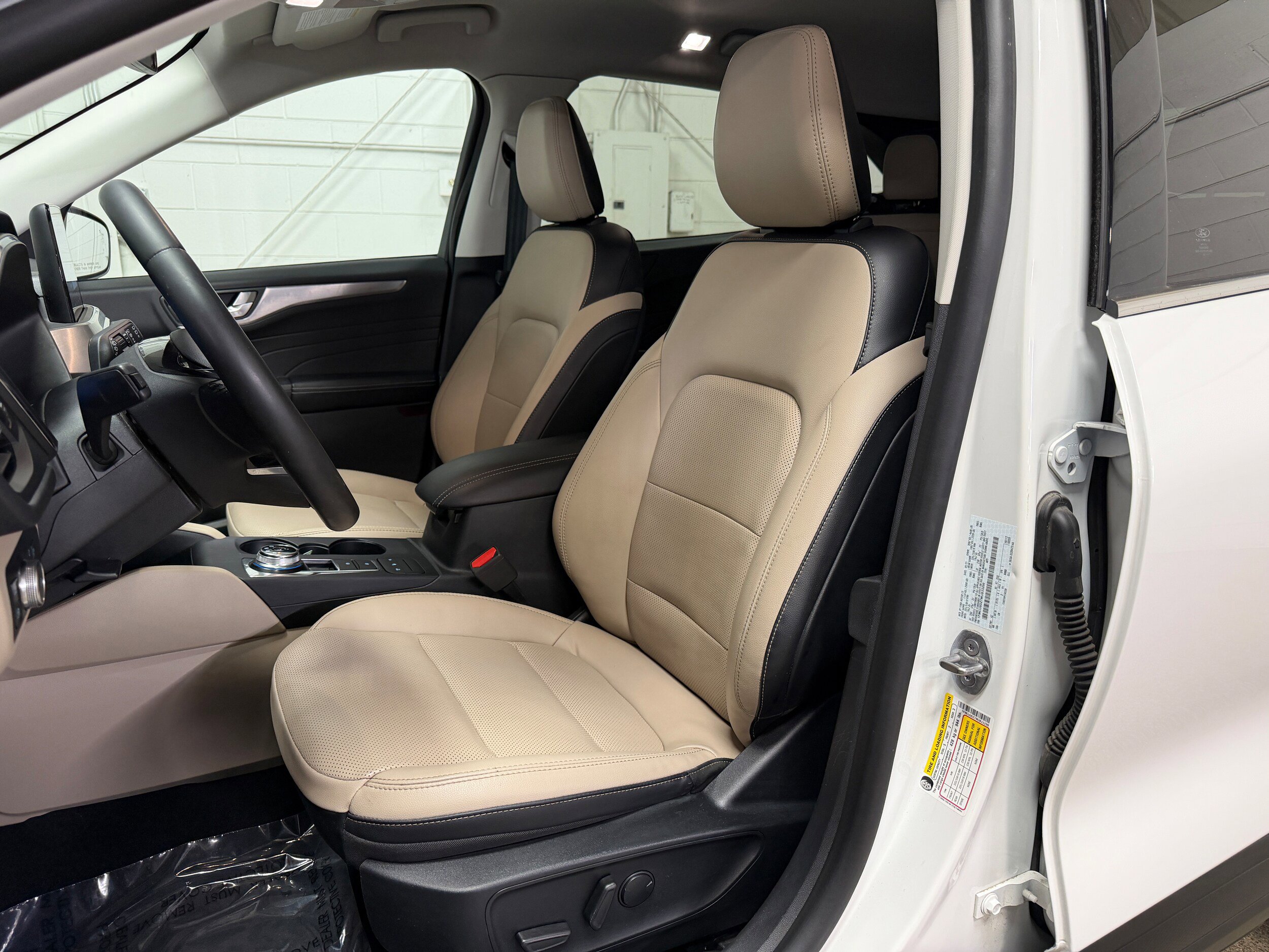 Certified 2021 Ford Escape Titanium FWD image 9