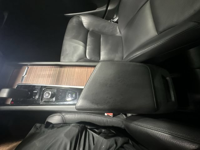 Used 2024 Volvo XC60 B5 Plus AWD/4WD image 28
