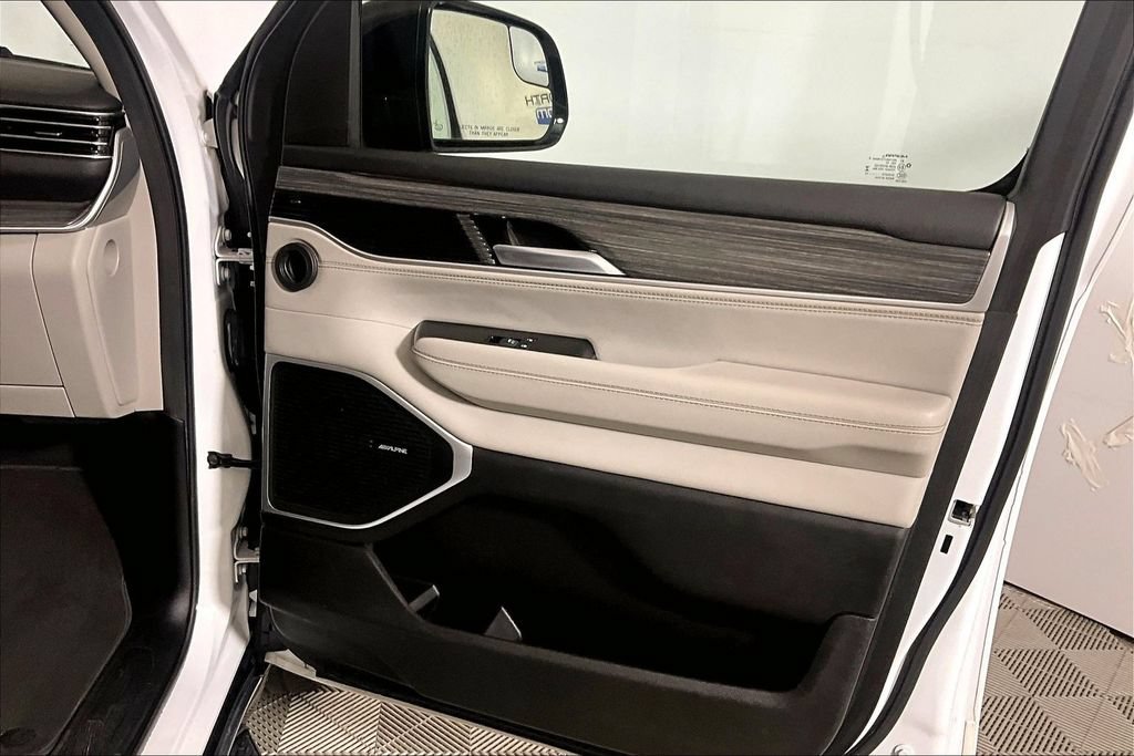 Used 2024 Jeep Wagoneer L Series II RWD image 19