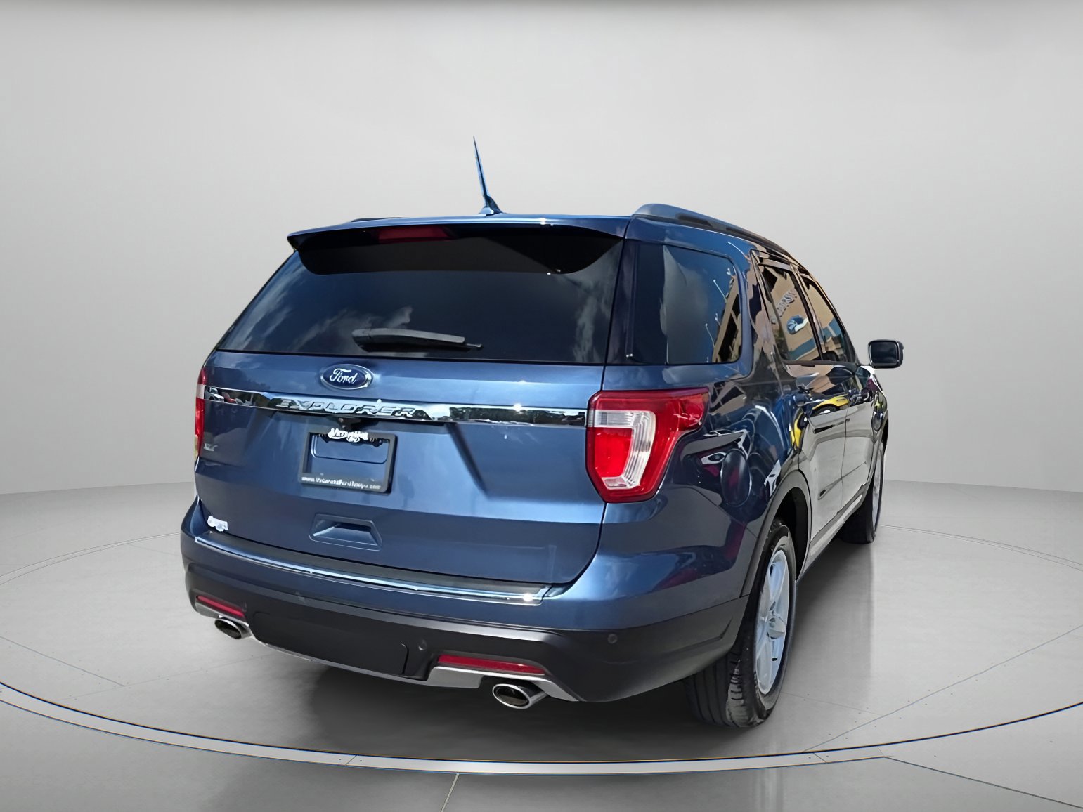 Certified 2018 Ford Explorer XLT w/ Equipment Group 202A image 19