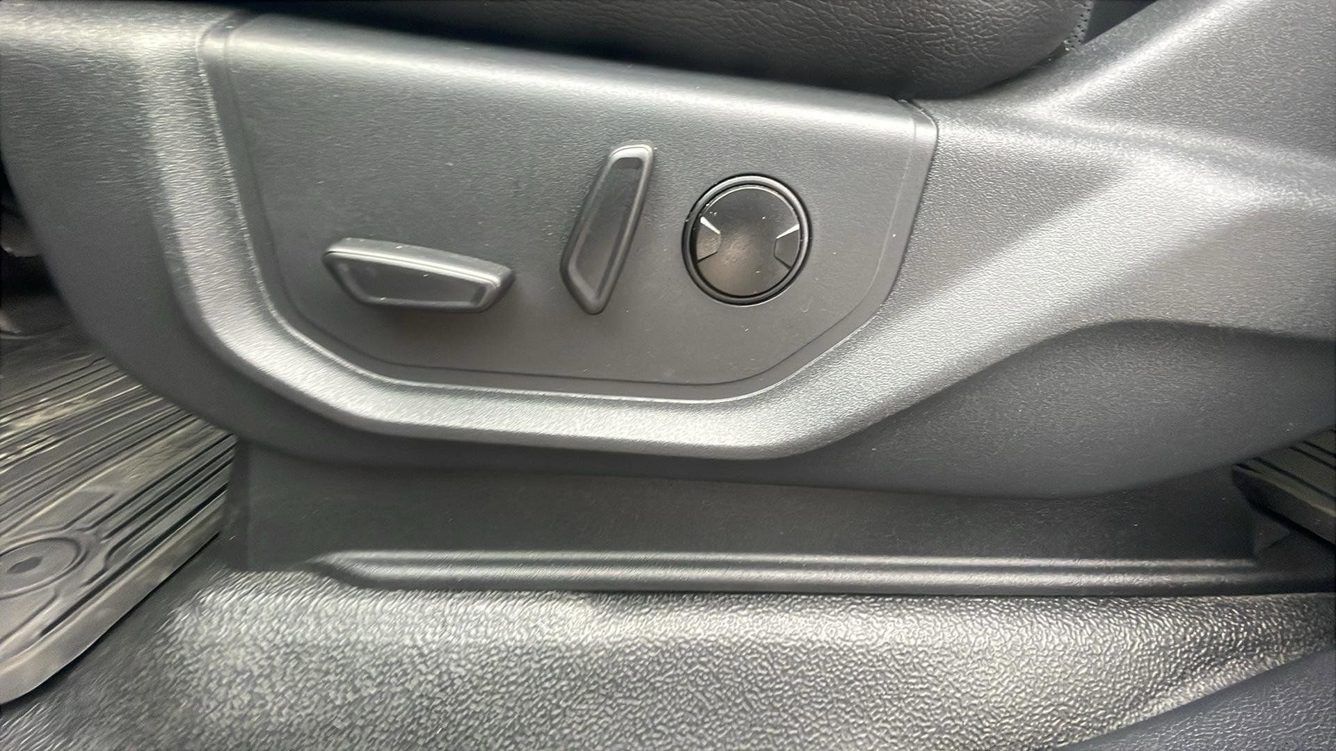 Certified 2022 Ford F350 Lariat w/ Lariat Value Package image 31