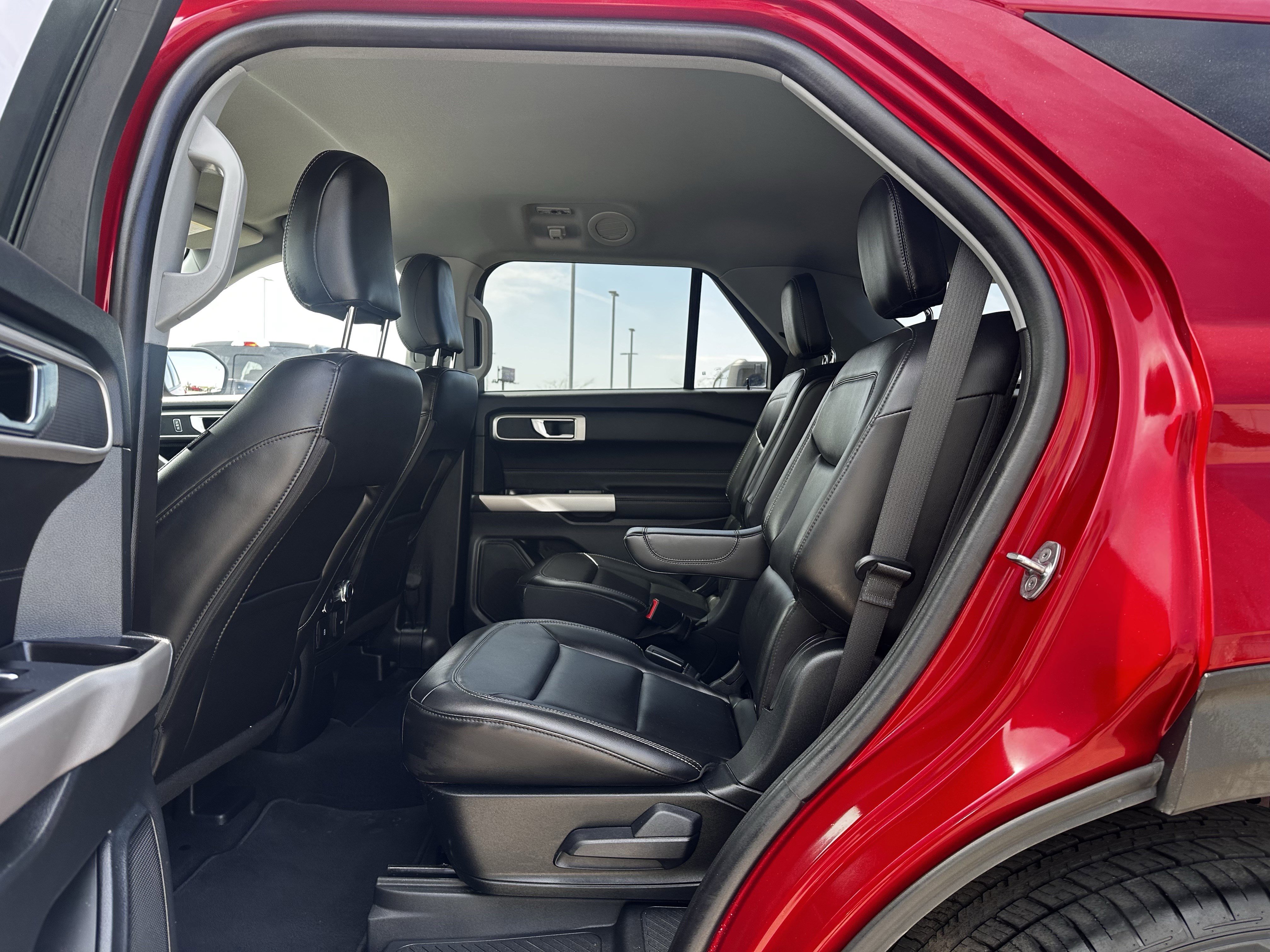 Certified 2022 Ford Explorer XLT w/ Equipment Group 202A AWD/4WD image 19