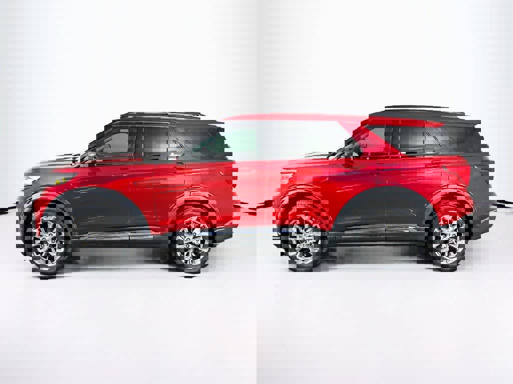 Certified 2022 Ford Explorer XLT w/ Equipment Group 202A image 2