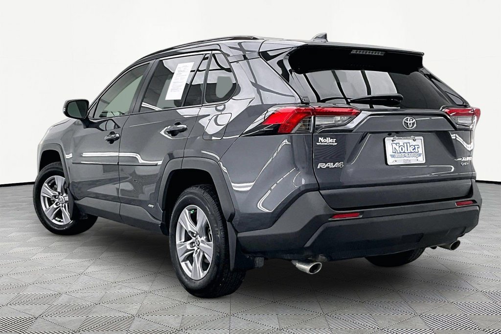 Used 2025 Toyota RAV4 XLE AWD/4WD image 13