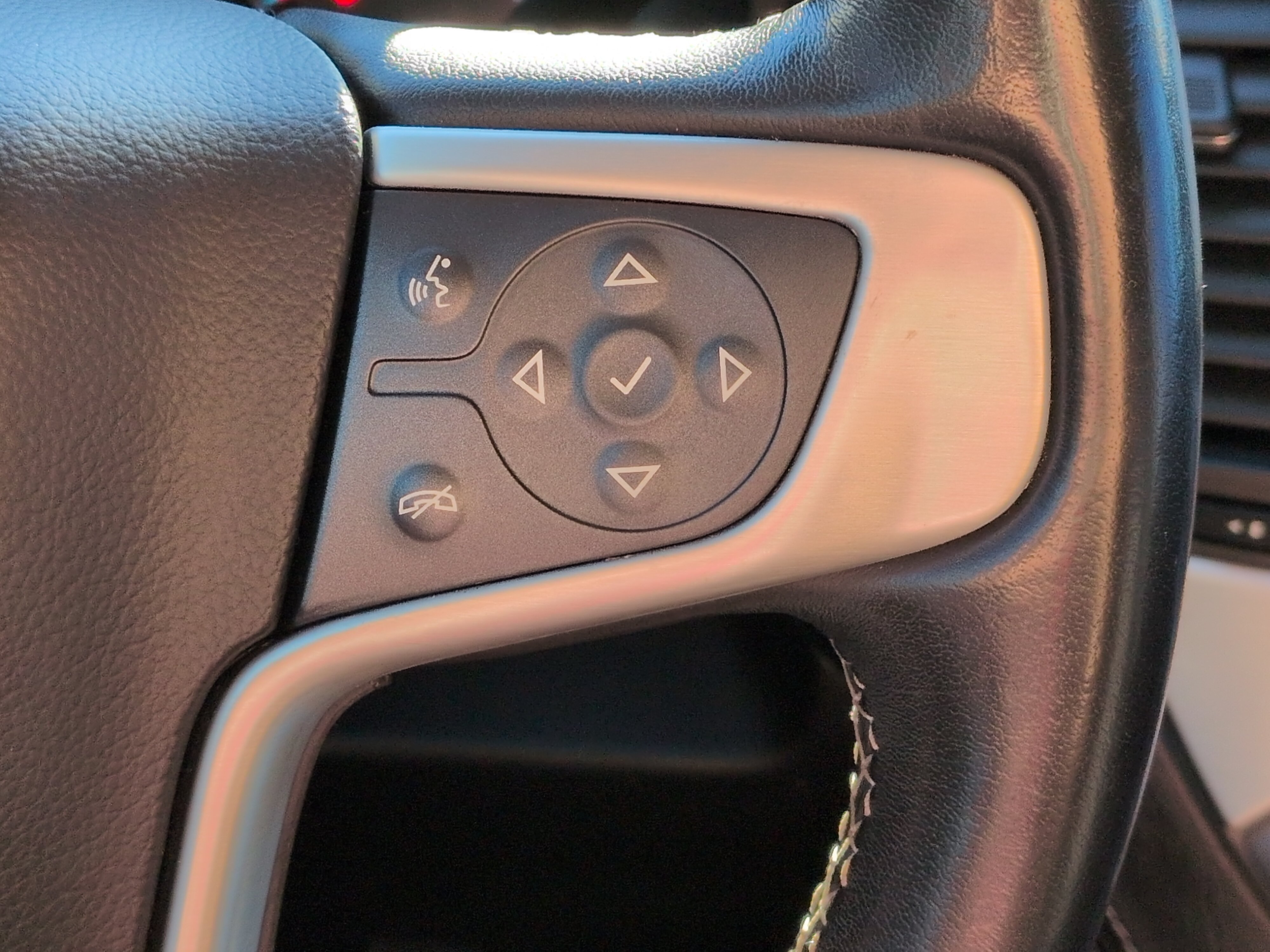 Used 2019 GMC Yukon SLT w/ Premium Edition RWD image 25