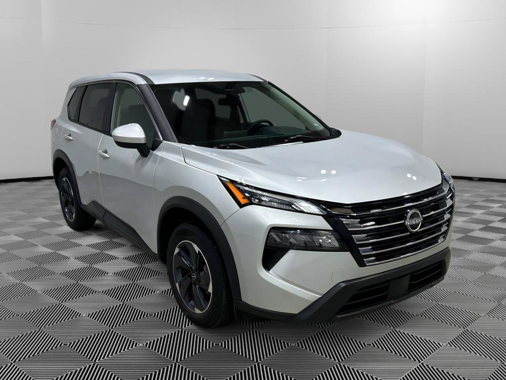 Used 2024 Nissan Rogue SV FWD image 3