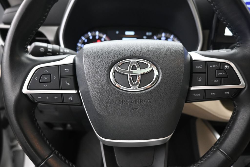Used 2023 Toyota Highlander XLE FWD image 24