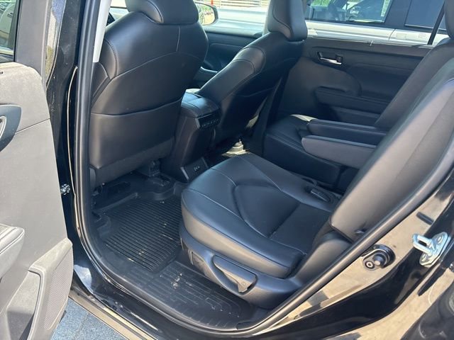 Used 2024 Toyota Highlander XLE image 18