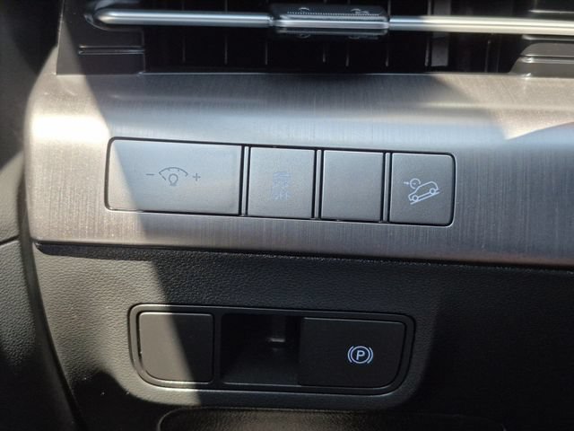 Used 2025 Hyundai Kona SEL FWD image 11