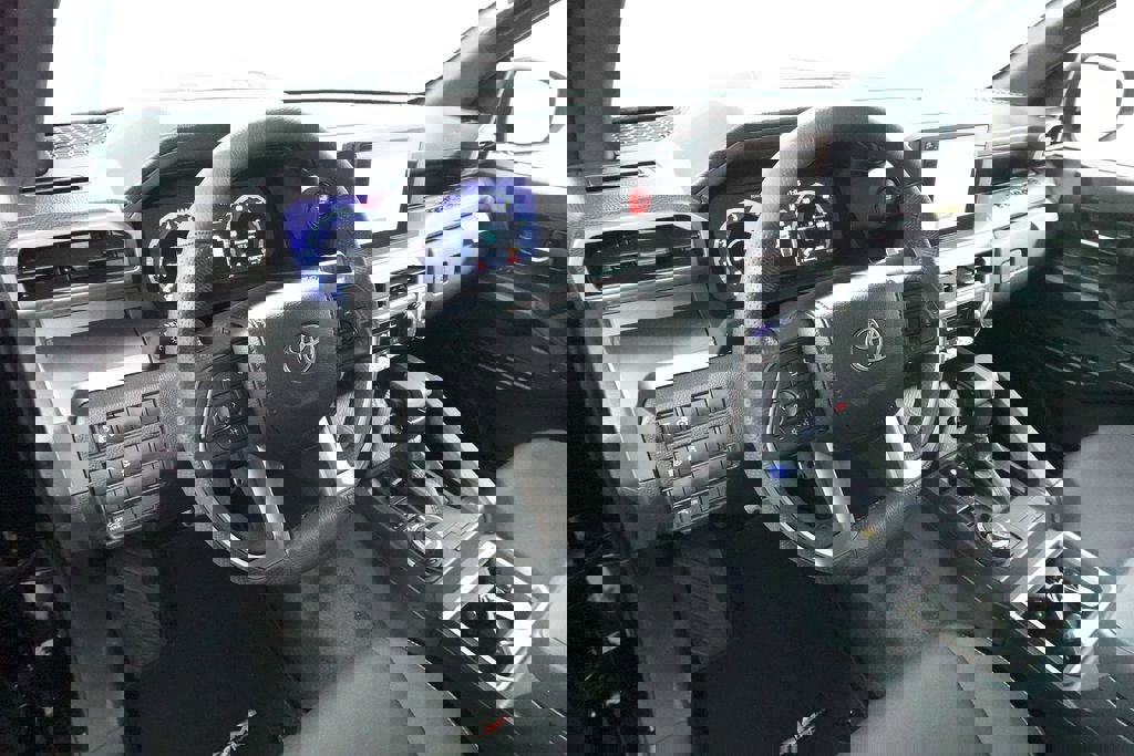 Used 2025 Toyota Tacoma TRD Sport AWD/4WD image 22