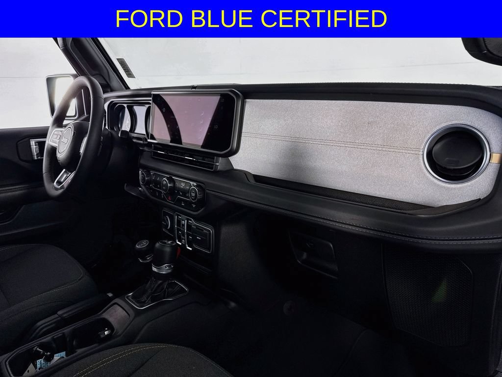 Used 2025 Jeep Wrangler Unlimited Sahara AWD/4WD image 31