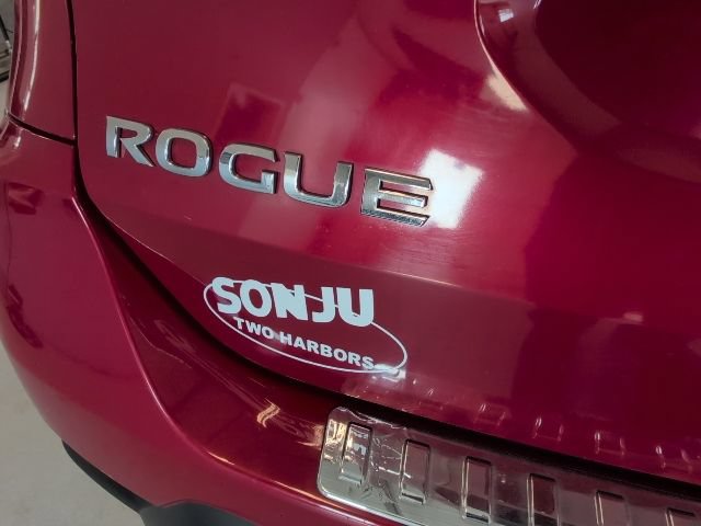 Used 2017 Nissan Rogue SV AWD/4WD image 32