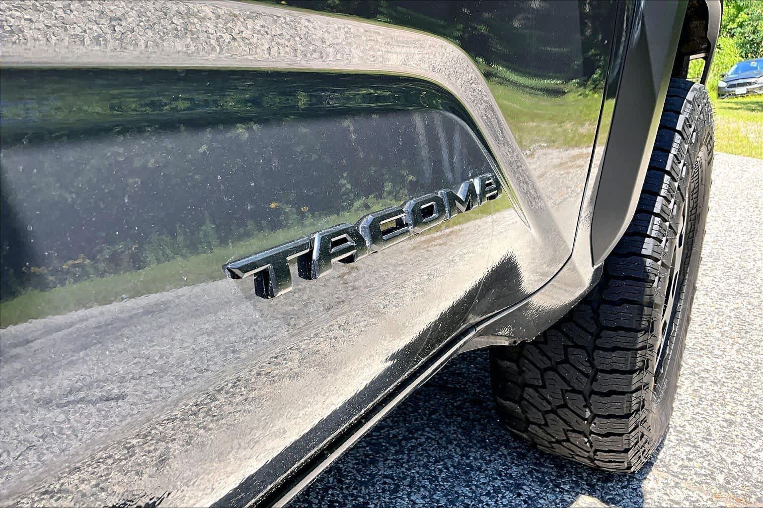 Used 2024 Toyota Tacoma TRD Off-Road w/ TRD Off Road Upgrade Package AWD/4WD image 10
