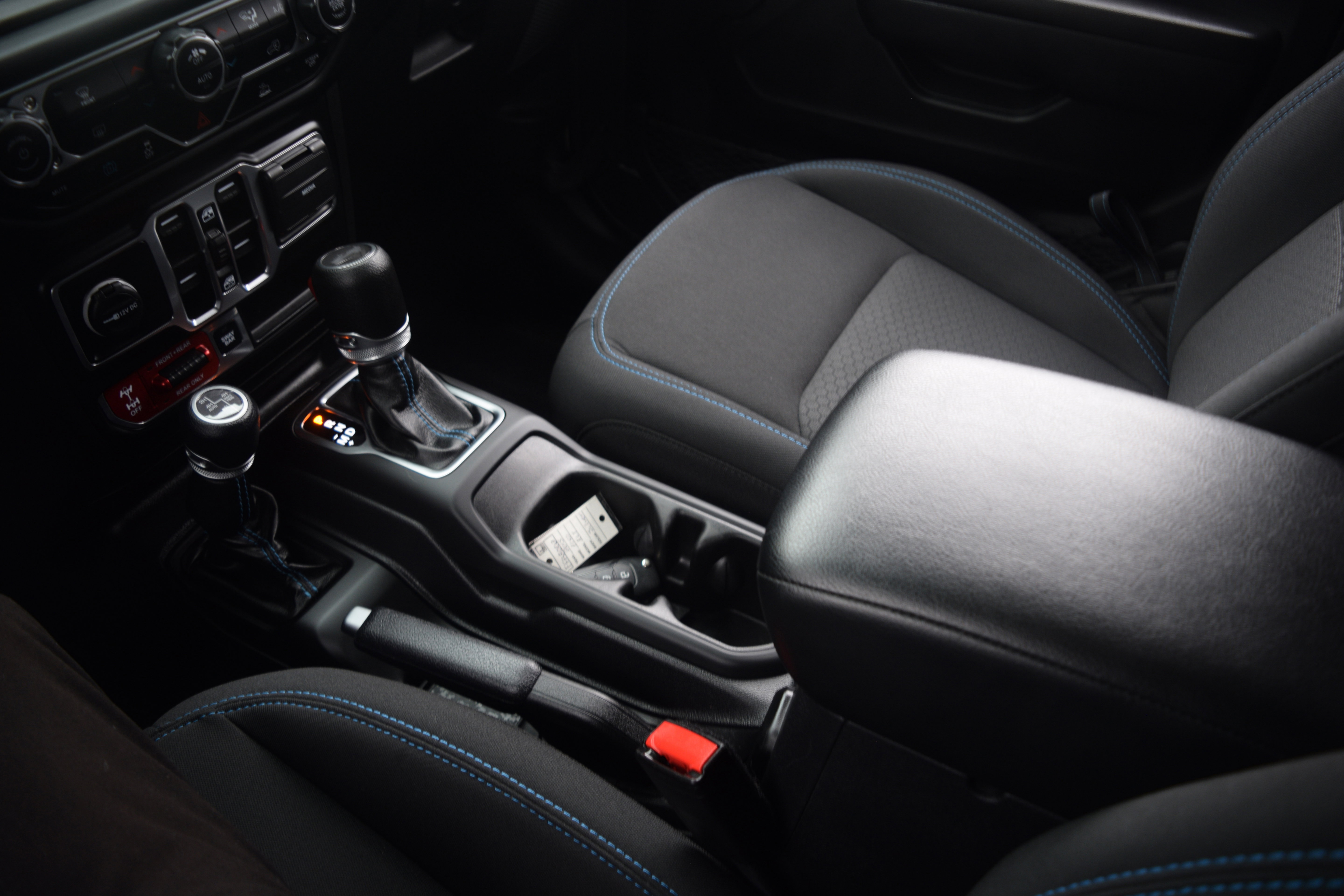 Used 2022 Jeep Wrangler Unlimited Rubicon w/ Steel Bumper Group image 13