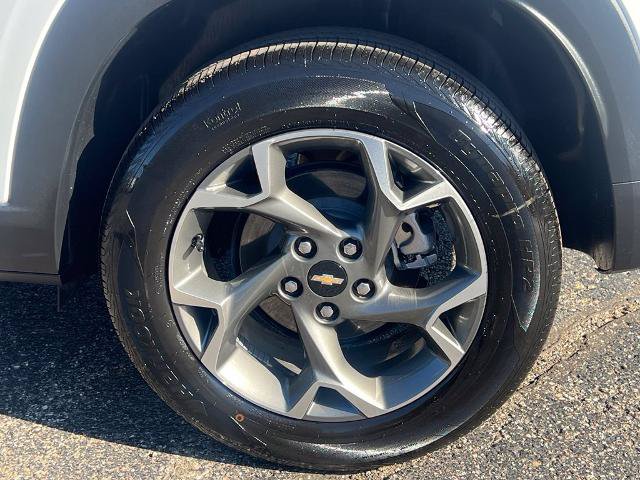 Used 2025 Chevrolet Trax LT w/ LT Convenience Package FWD image 6