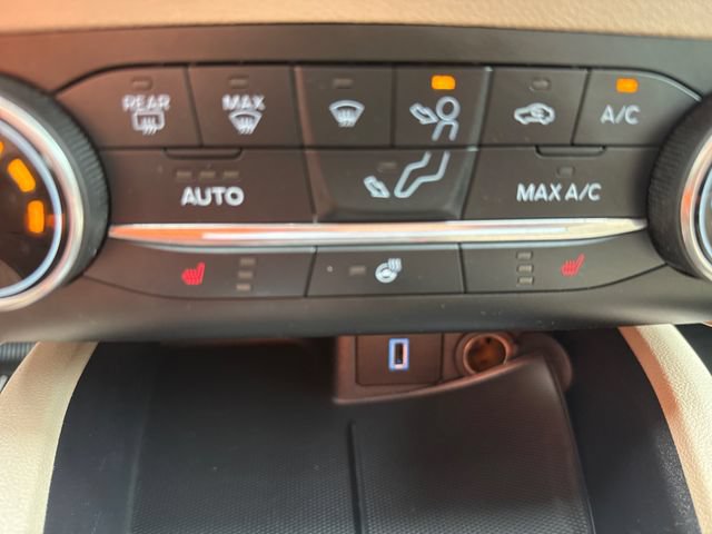 Certified 2020 Ford Escape SEL AWD/4WD image 32
