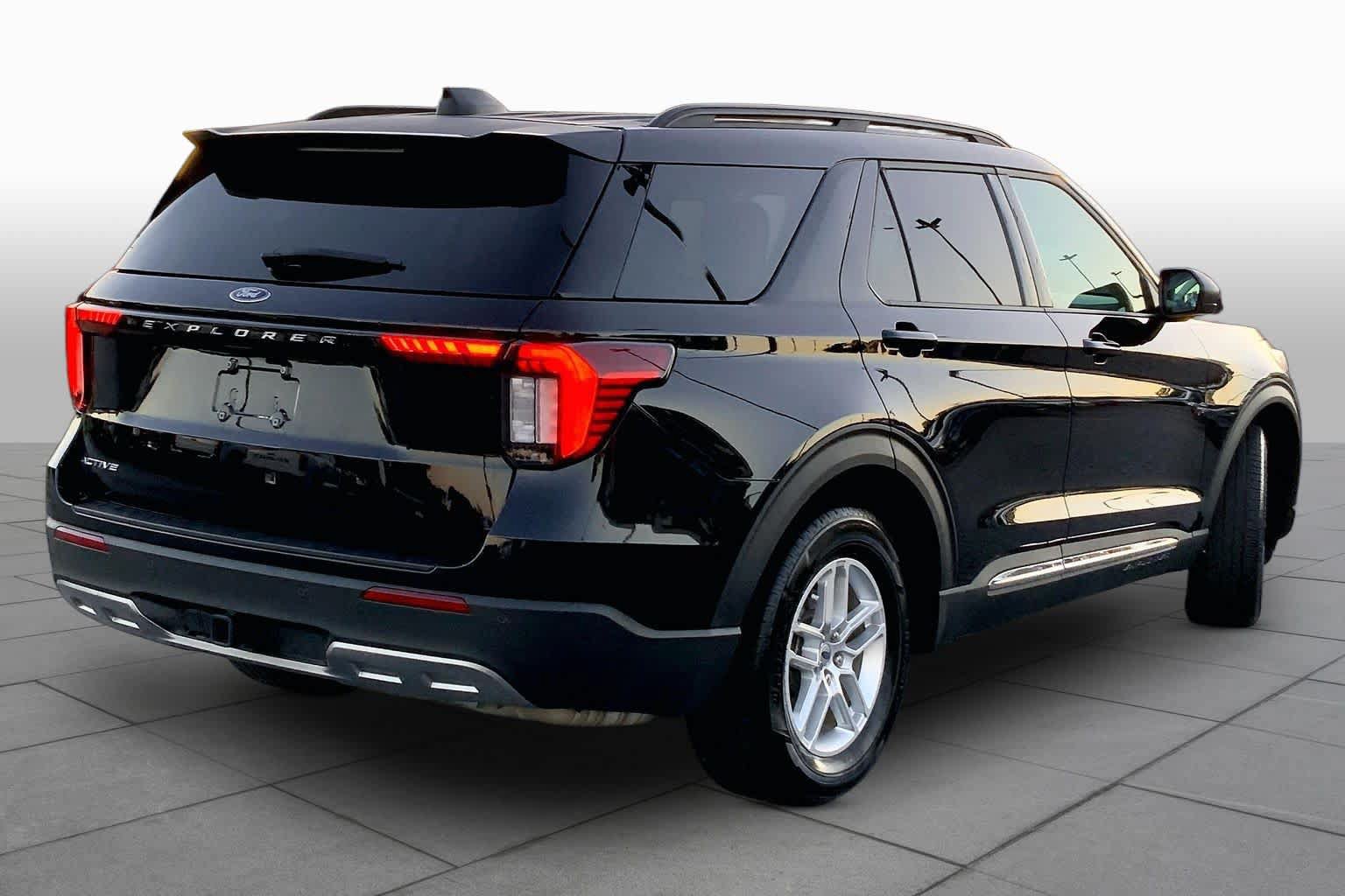 Certified 2025 Ford Explorer Active w/ Active Comfort Package RWD image 12