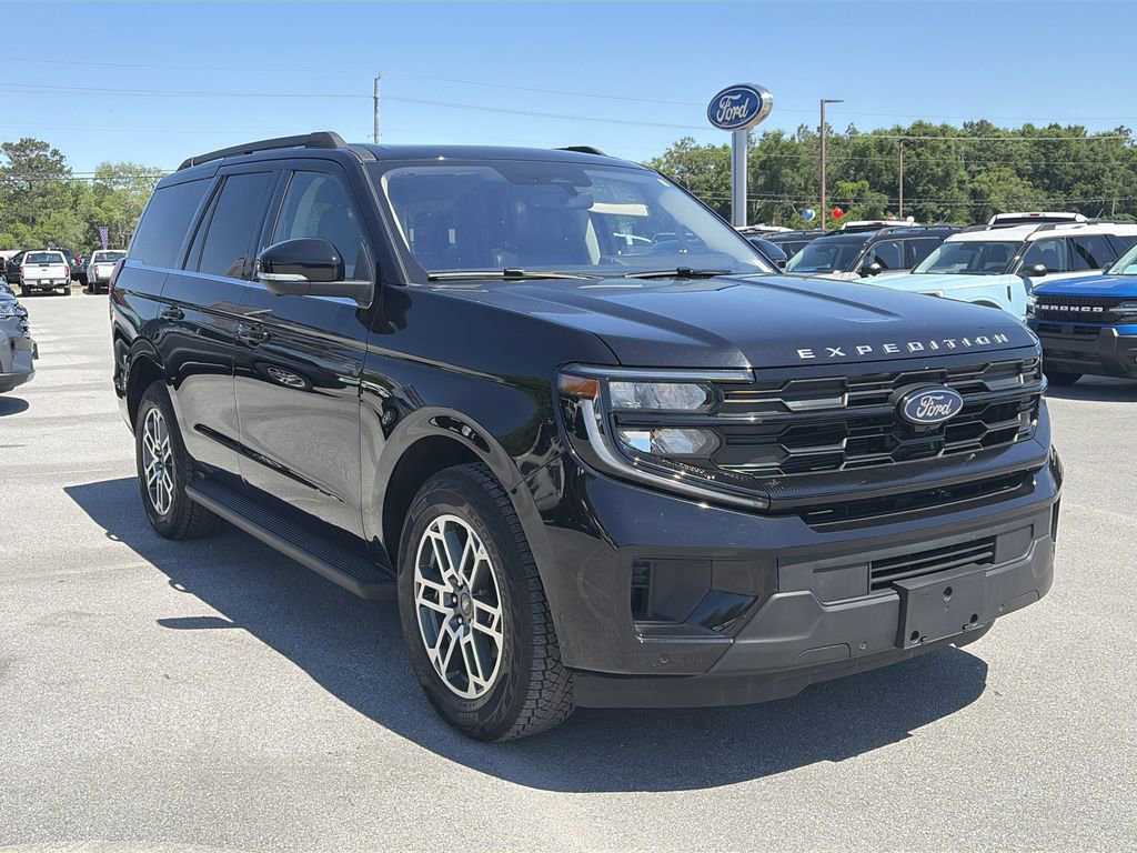 Certified 2025 Ford Expedition Active AWD/4WD image 9
